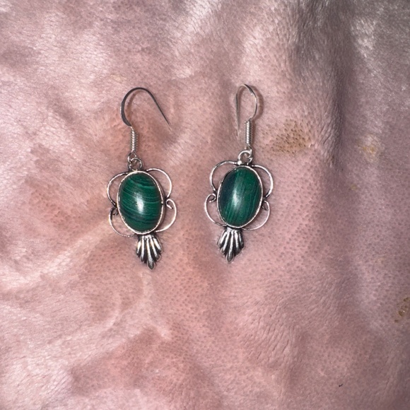 SET OF TWO HAND CRAFTED STONE EARINGS - Picture 3 of 3